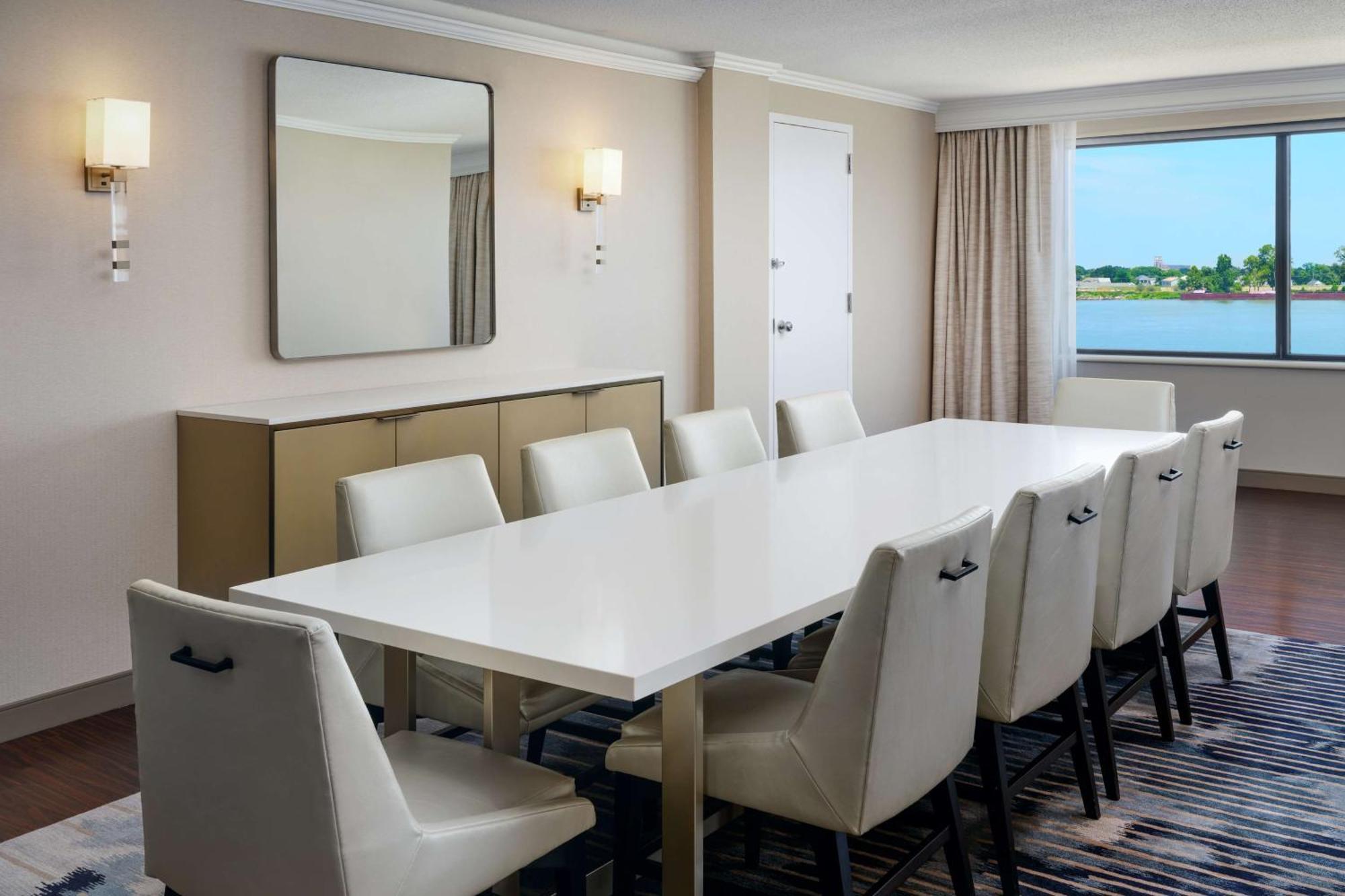 HILTON NEW ORLEANS RIVERSIDE | ACCOMMODATION IN THE CENTRAL AREA WITH 7 ...